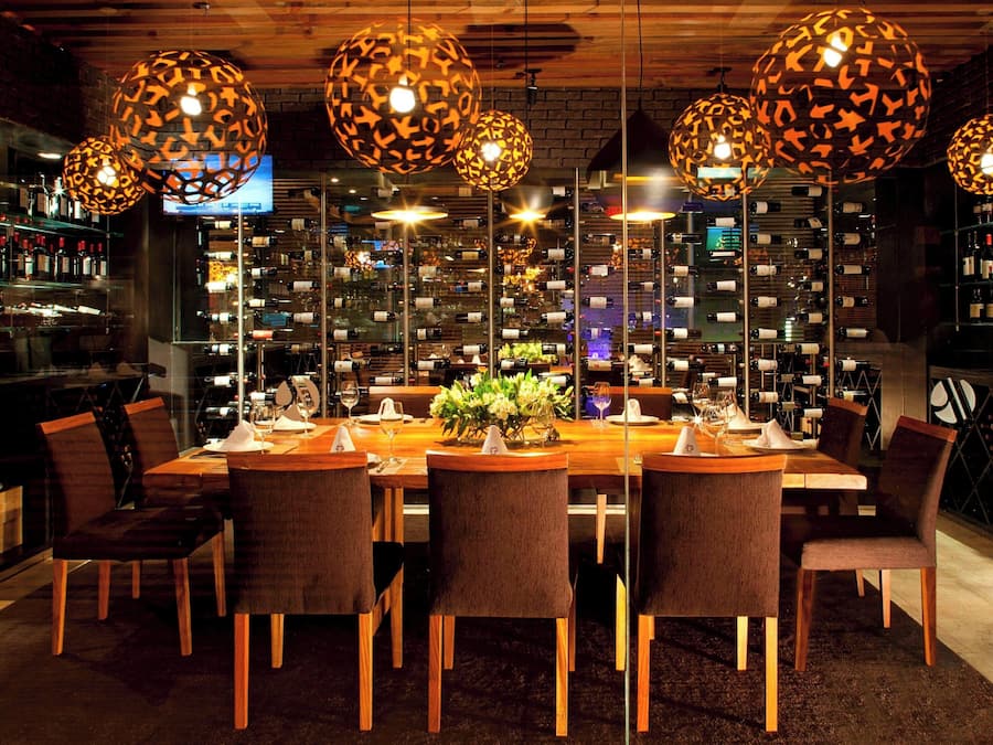 Breakfast, lunch, dinner served; international cuisine, alfresco dining