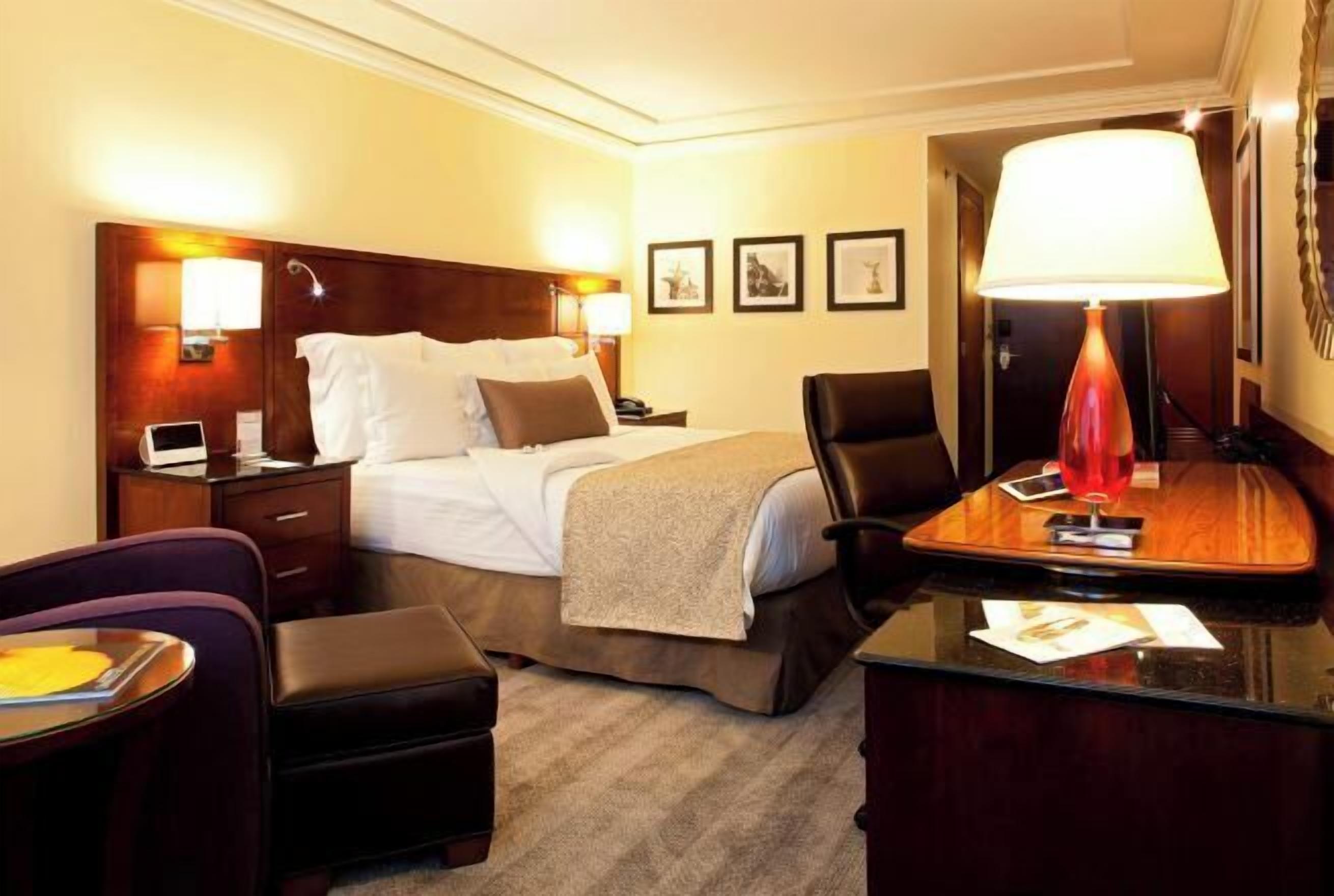 舒適加層、迷你吧、客房內保險箱、書桌