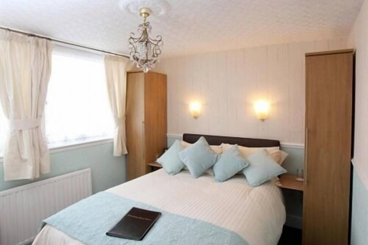 Standard Double Room, Ensuite (2nd Floor) | Free WiFi, bed sheets