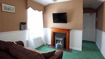 Family Suite, Ensuite (1st Floor) | 1 bedroom, free WiFi, bed sheets