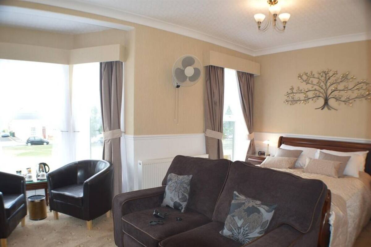 Executive Suite, Ensuite (1st Floor - Sleigh Bed) | Free WiFi, bed sheets