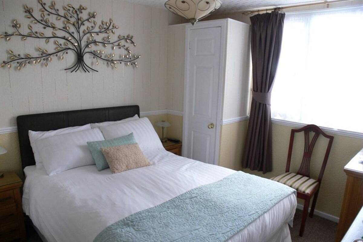 Family Suite, Ensuite (2nd Floor) | Free WiFi, bed sheets