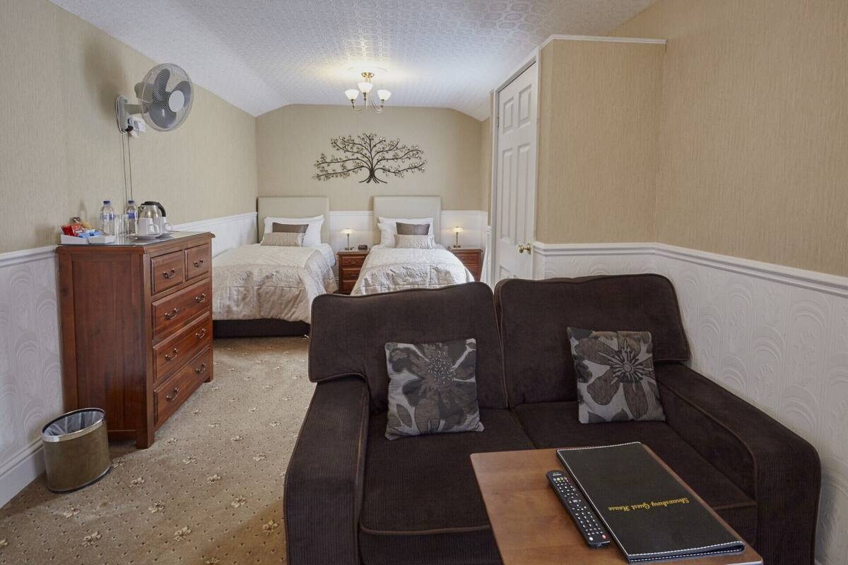 Family Suite, Ensuite (1st Floor Room) | Free WiFi, bed sheets