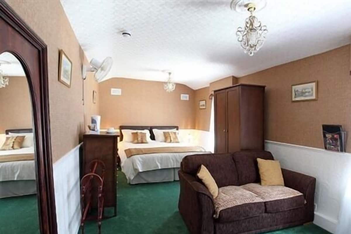 Suite familiare, bagno in camera (1st Floor) | 1 camera, Wi-Fi gratuito, lenzuola
