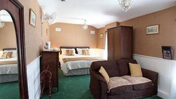 Family Suite, Ensuite (1st Floor) | 1 bedroom, free WiFi, bed sheets