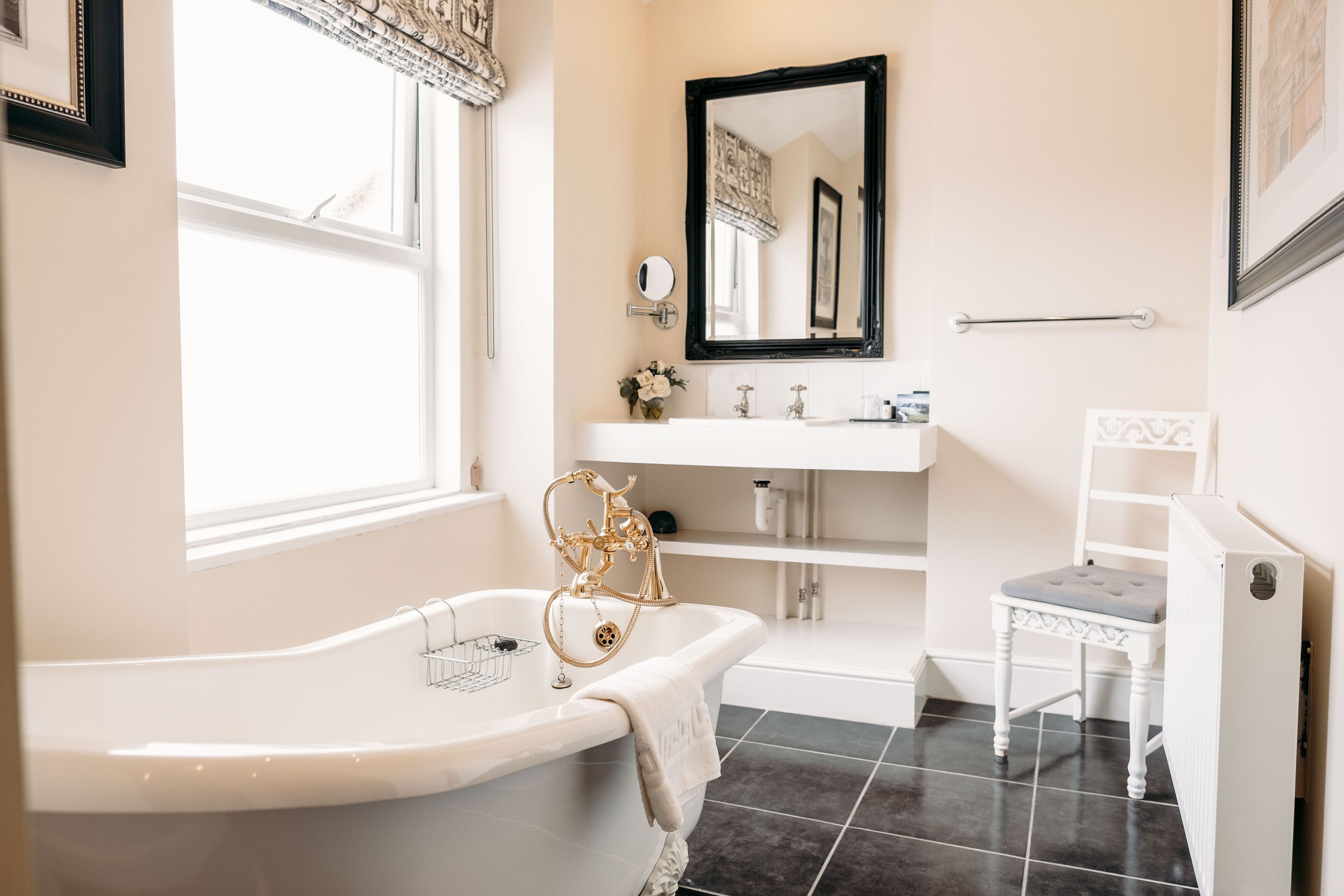 luxury apartment, 1 bedroom, sea view | bathroom | shower, free toiletries, hair dryer, bathrobes