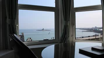 Premium Apartment, 2 Bedrooms, Sea View | In-room dining