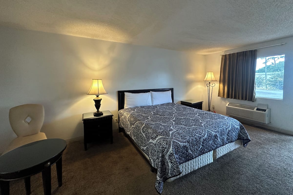 Rum - 1 kingsize-säng - icke-rökare | Skrivbord, strykjärn/strykbräda och sängkläder