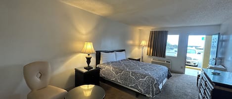 Room, 1 King Bed, Non Smoking | Desk, iron/ironing board, bed sheets