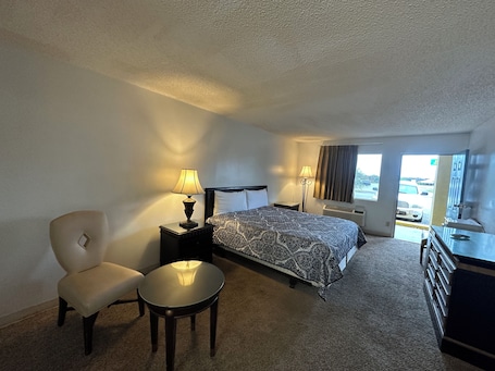 Room, 1 King Bed, Non Smoking | Desk, iron/ironing board, bed sheets