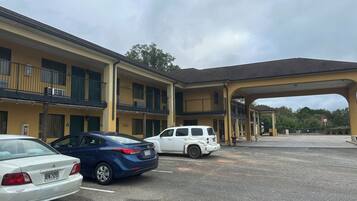 ๋ฌด๋ฃ ์
ํ ์ฃผ์ฐจ