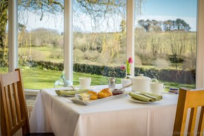 Free daily self-serve breakfast - Trenderway Farm (Looe)