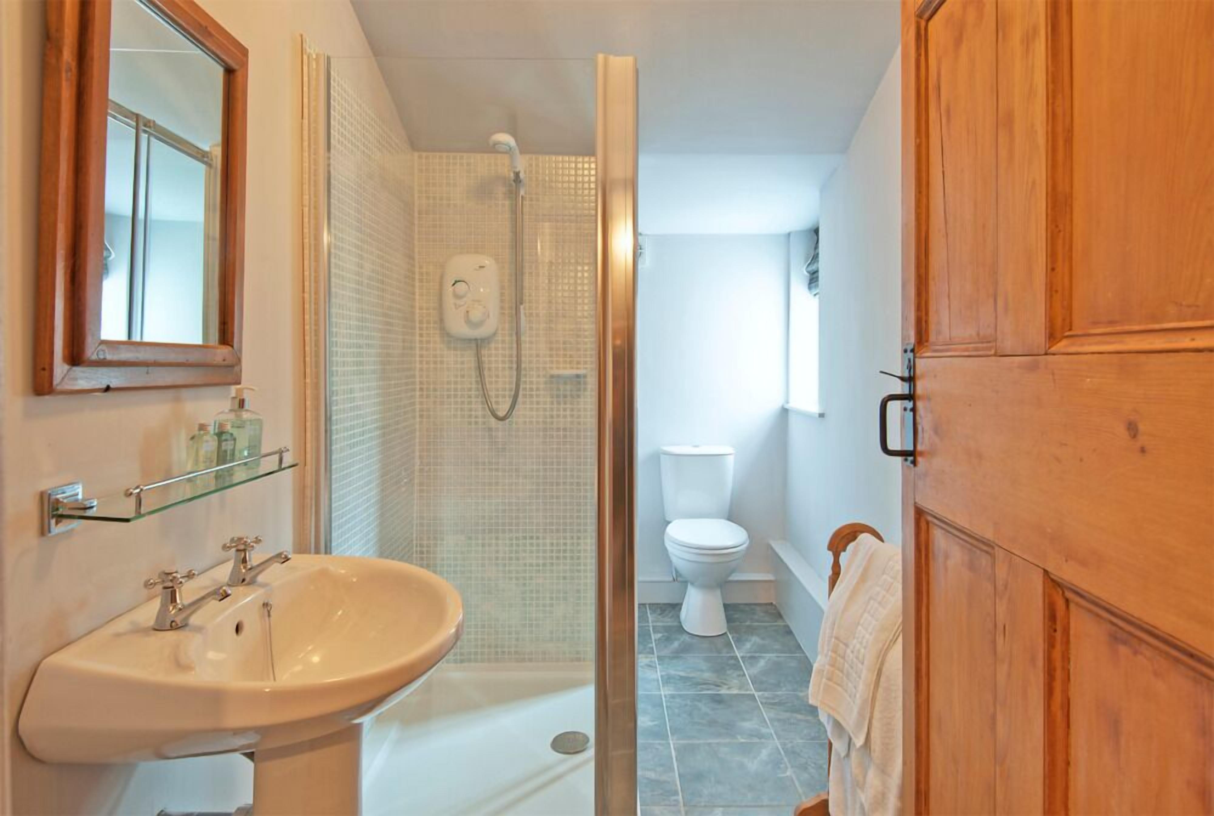 deep-soaking bathtub, free toiletries, hair dryer, towels
