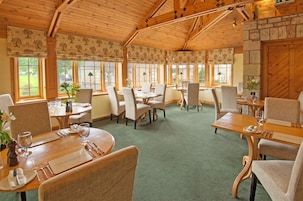 Se sirven desayunos, almuerzos y cenas; cocina local