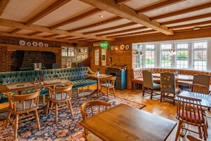 供應早餐、午餐��及晚餐