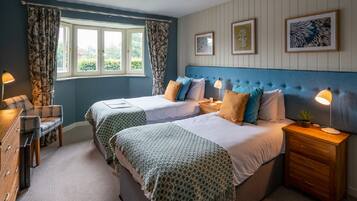 Kamar Twin Superior, ensuite | Didekorasi berbeda-beda, meja kerja, dan ruang kerja ramah laptop