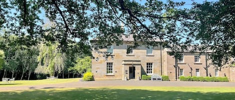 Fachada de la propiedad