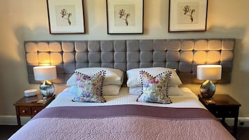 Habitación de lujo con 1 cama doble o 2 individuales | Ropa de cama de alta calidad y cortinas opacas
