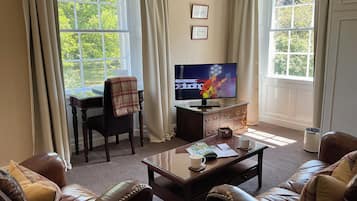 Double Suite for 2 people Chatton | Área de sala de estar | Televisión