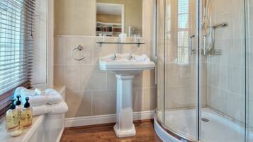 Double Suite for 2 people Cheviot | Bathroom | Designer toiletries, hair dryer, bathrobes, slippers