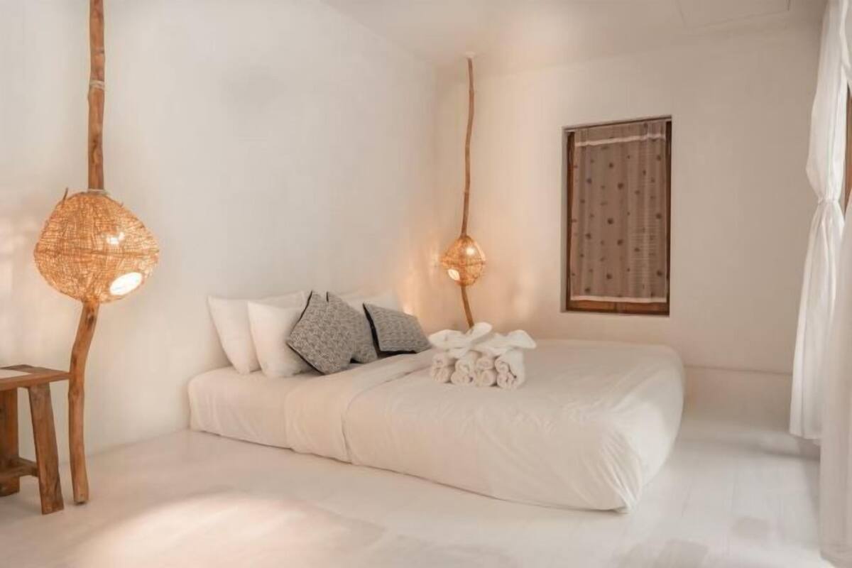 Ropa de cama de alta calidad y minibar 