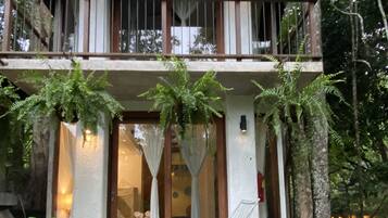 Fern Hill Villa | Premium bedding, minibar, in-room safe, desk