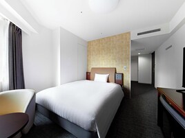 Double Room, 1 Queen Bed, Non Smoking, Corner | Down comforters, blackout drapes, free WiFi, bed sheets