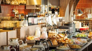 Petit déjeuner buffet servi tous les jours en supplément