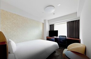 Down comforters, desk, blackout drapes, free WiFi