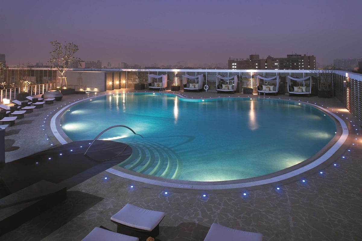 outdoor pool, open 7:30 am to 9:30 pm, pool umbrellas, pool loungers