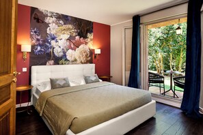 Meja, seterika/papan seterika, katil bayi/kot (surcaj), Wi-fi percuma 