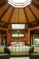 Habitación doble de uso individual | Ropa de cama hipoalergénica, edredones de plumas, caja fuerte