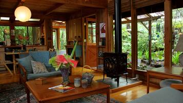 Guest Cottage | Living room | Fireplace, DVD player