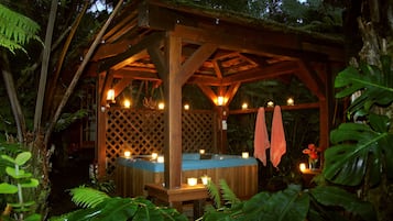 Guest Cottage  | Private spa tub