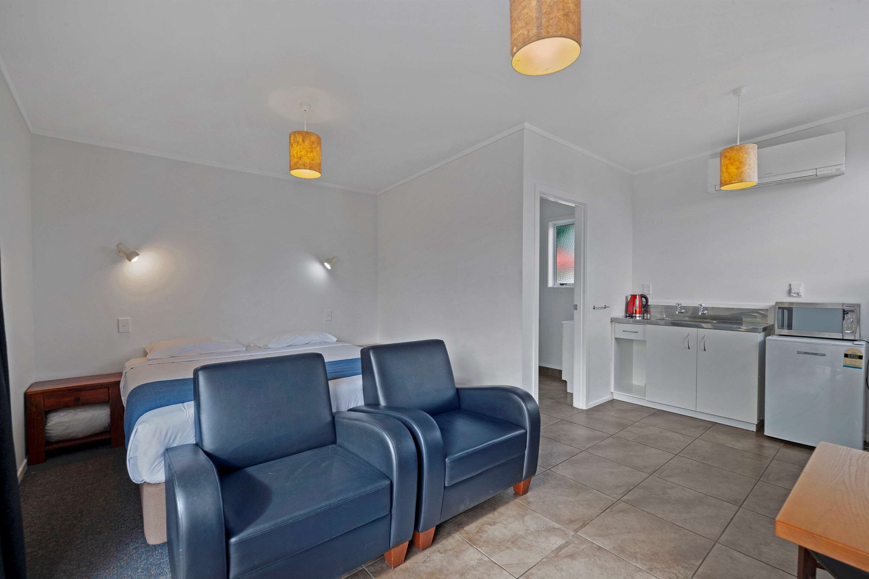 studio, kitchenette | pillow-top beds, desk, iron/ironing board, free cots/infant beds