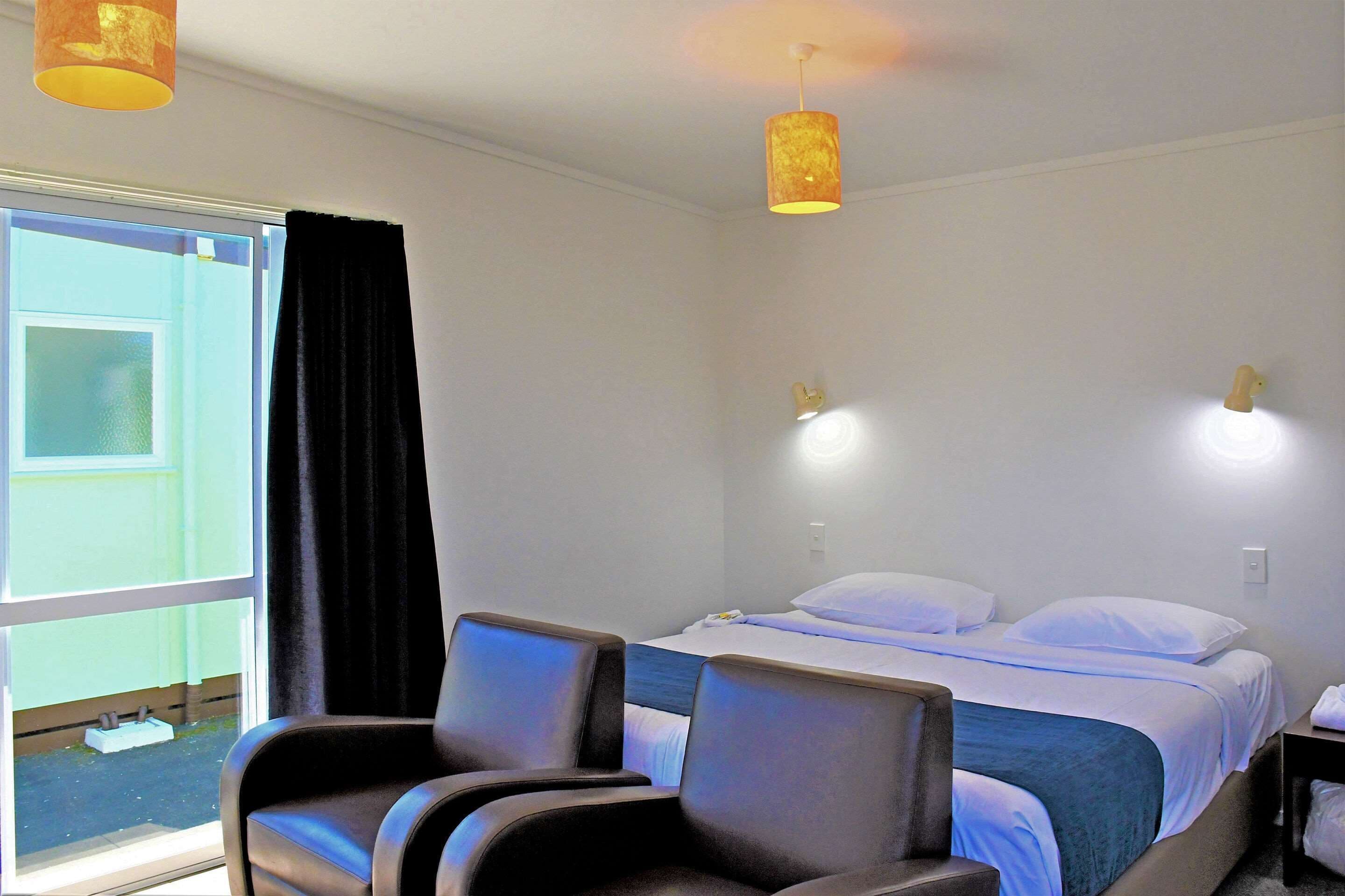 Studio, Kitchenette | Pillowtop beds, desk, iron/ironing board, free cribs/infant beds