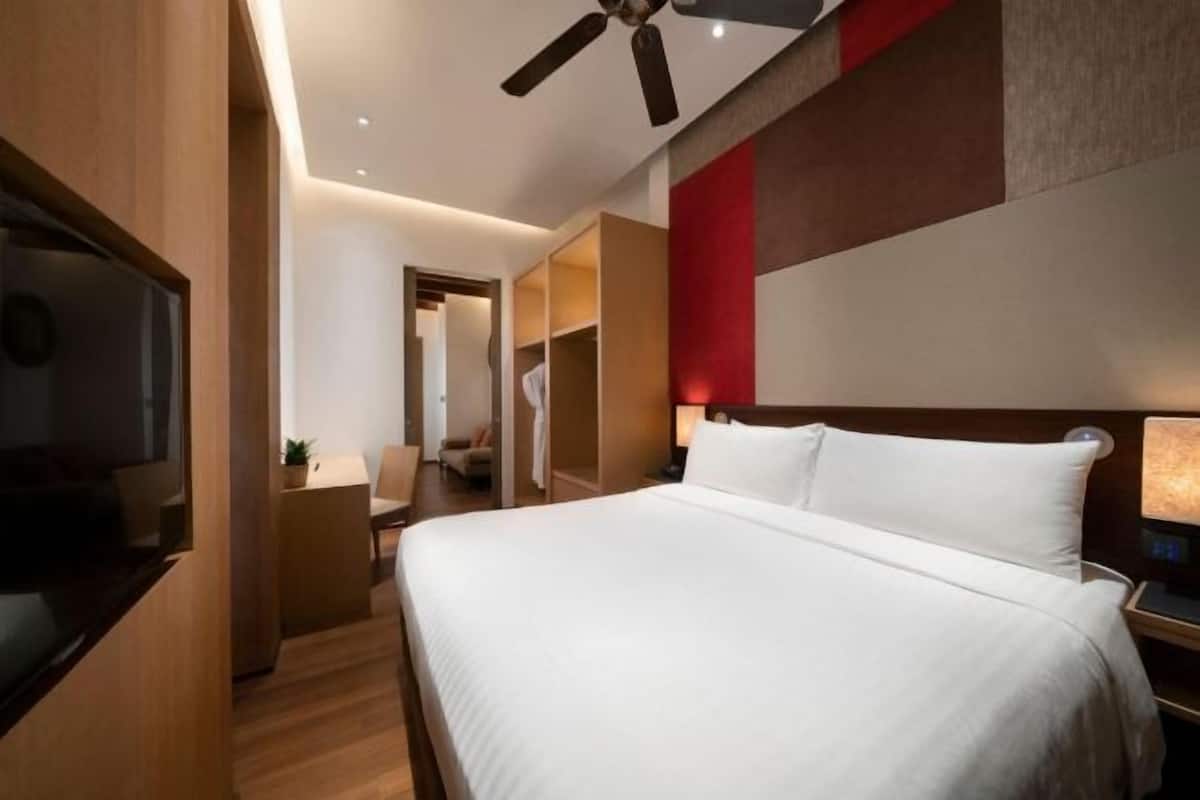 Premium bedding, in-room safe, blackout curtains, iron/ironing board