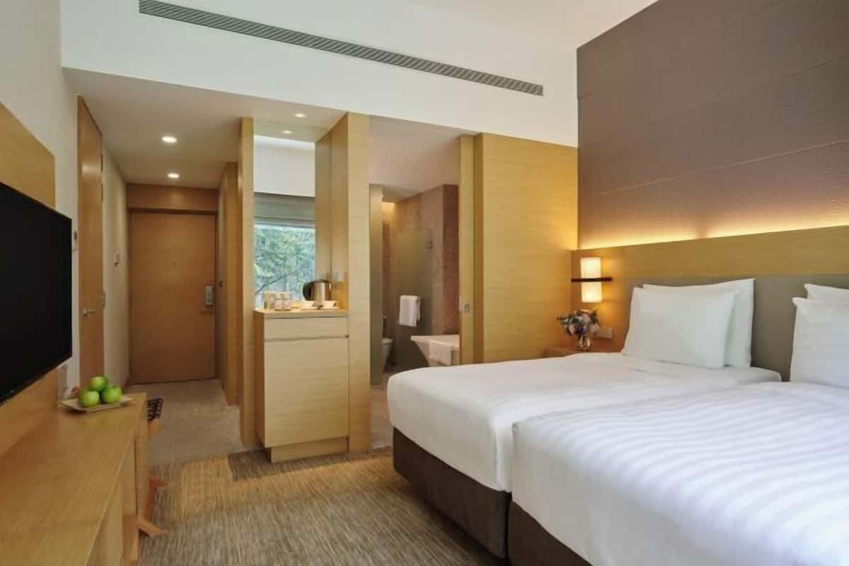 Premium bedding, in-room safe, blackout curtains, iron/ironing board