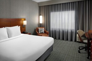 Hypo-allergenic bedding, pillowtop beds, in-room safe, desk - Courtyard Marriott Waldorf (Waldorf)