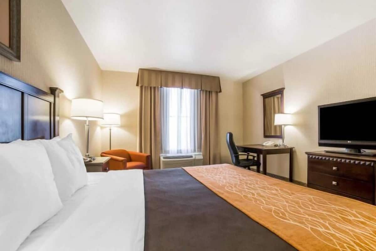 Bureau, fer et planche à repasser, Wi-Fi gratuit, draps fournis