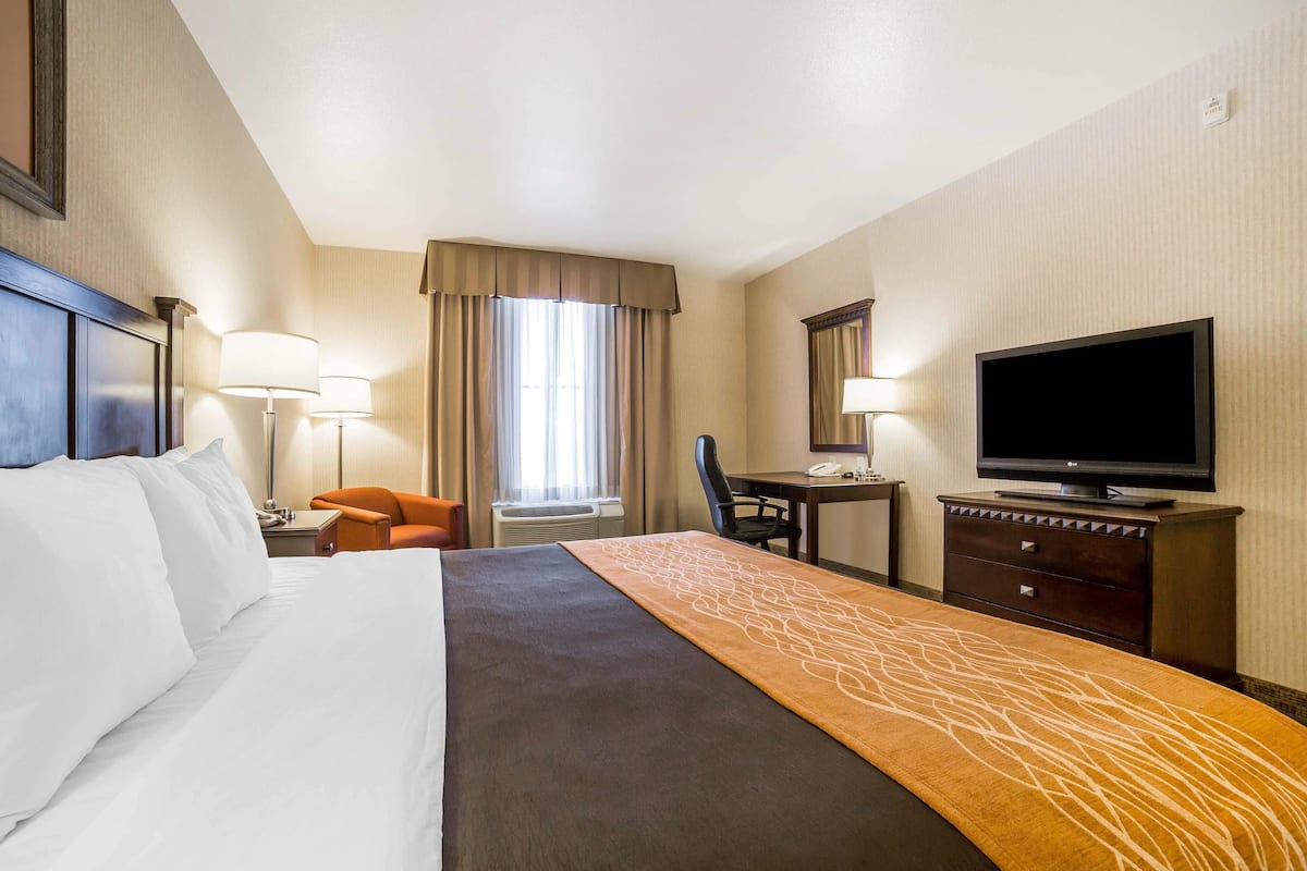 Desk, iron/ironing board, free WiFi, bed sheets