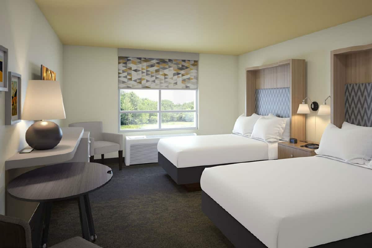 Premium bedding, in-room safe, desk, blackout drapes
