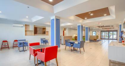 Holiday Inn Express & Suites Gulf Shores by IHG