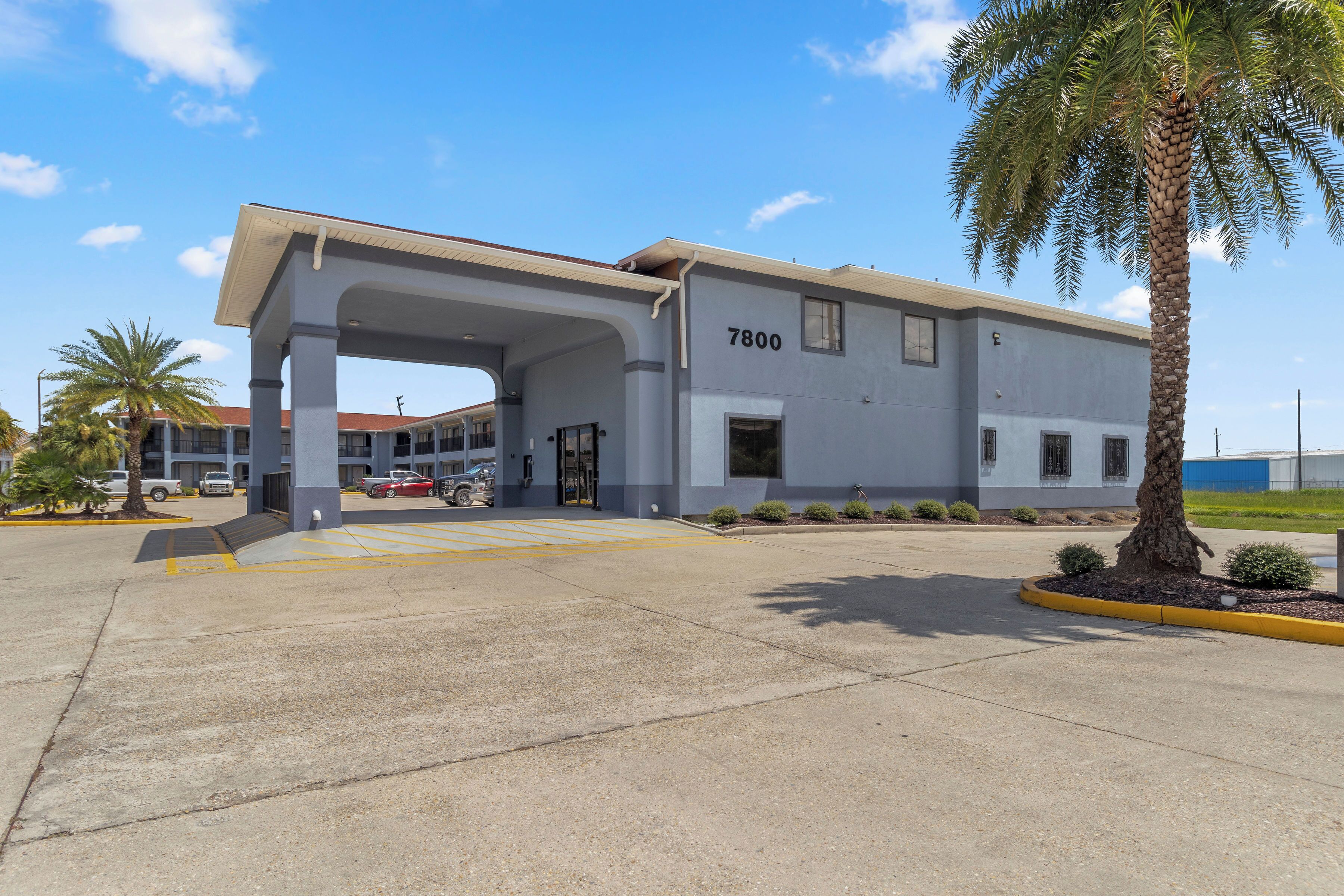 Vista frontal de la propiedad