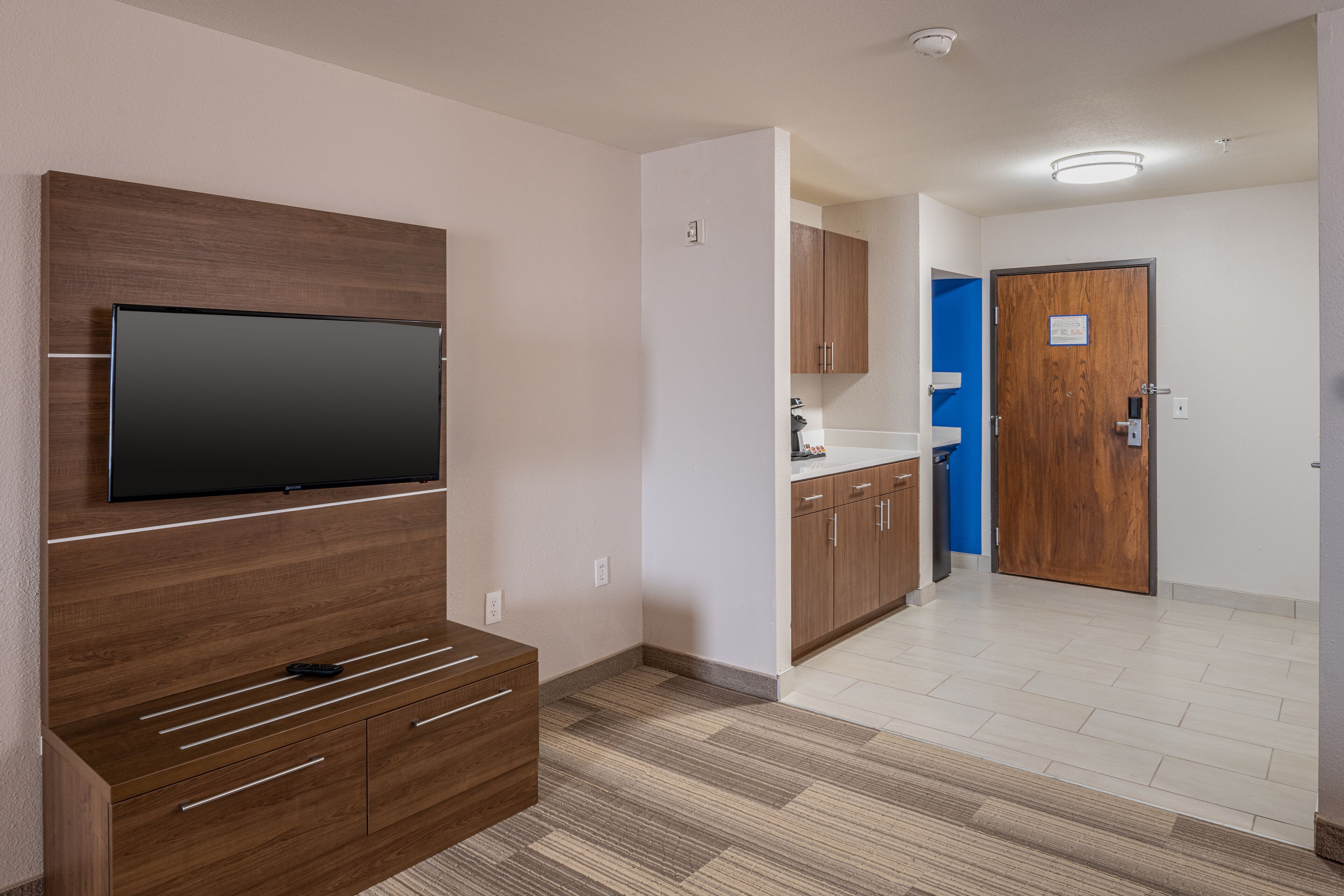suite, 2 bedrooms | 1 bedroom, premium bedding, in-room safe, desk