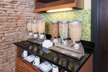 Free daily buffet breakfast at Hyatt Place Charleston Airport/Convention Center