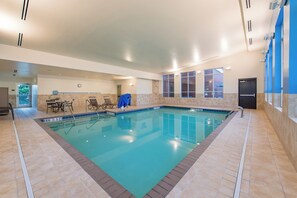 Indoor pool, sun loungers