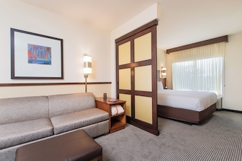Standard Room, 1 King Bed with Sofa bed | Premium bedding, pillowtop beds, in-room safe, desk at Hyatt Place Charleston Airport/Convention Center