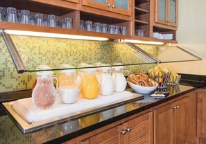 Free daily buffet breakfast - Hyatt Place Charleston Airport/Convention Center (North Charleston)