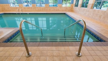 Indoor pool, sun loungers